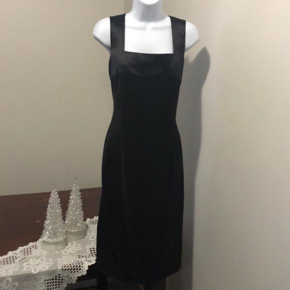 Mikane Sheath Square Neck Dress, Back Zip, sleeveless. - Picture 5 of 11